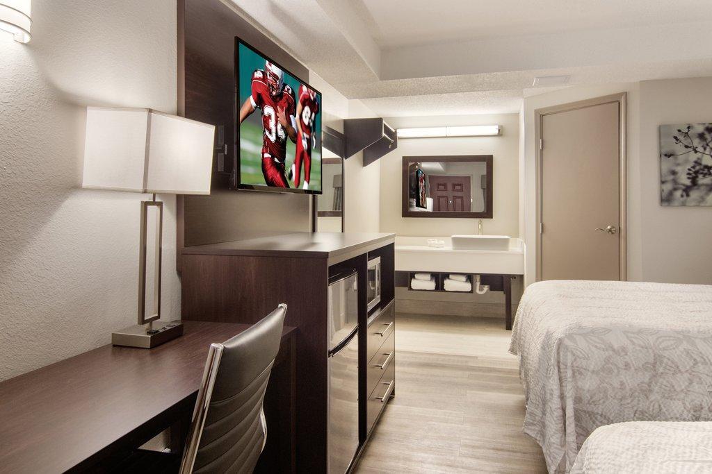 Red Roof Plus+ & Suites ايري المظهر الخارجي الصورة